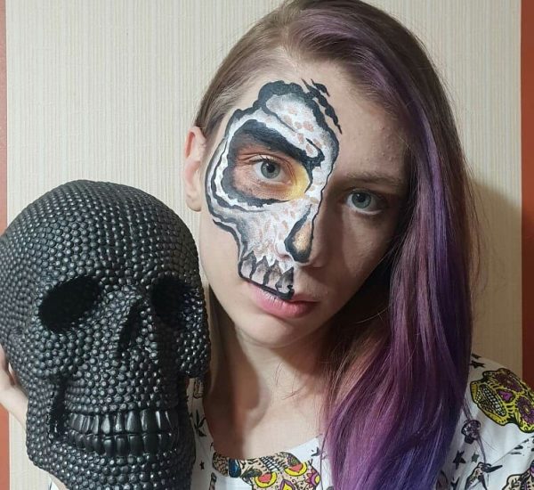 czaszka na pol twarzy